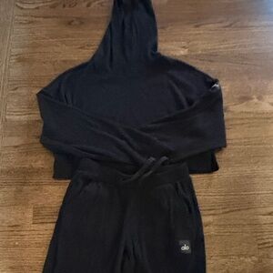 ALO Yoga Black Ribbed Fabric with Logo